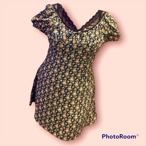 Floral print dress with a lace neckline! So cute and summery. Very 90s romantic!